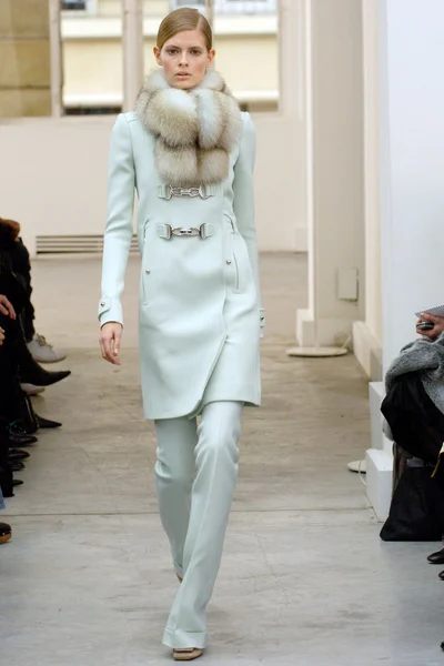 Look 3